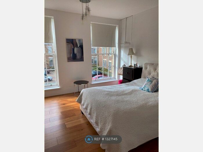 2 Bedroom Flat To Rent In Princess Park Manor, London N11
