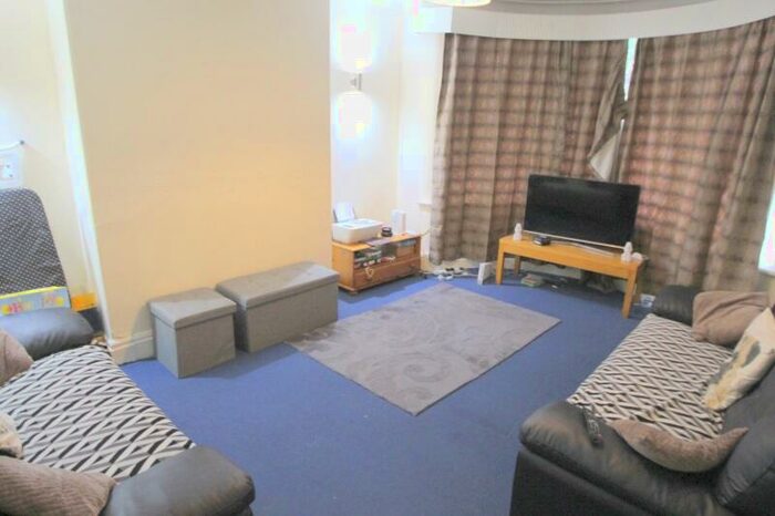 5 Bedroom Semi Detached House To Rent In The Turnways, Headingley, Leeds, LS6