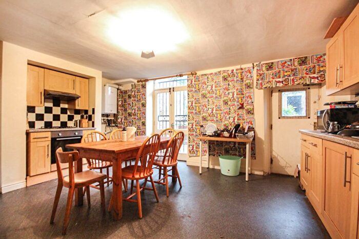 5 Bedroom Terraced House To Rent In Victoria Road, Hyde Park, Leeds, West Yorkshire, LS6