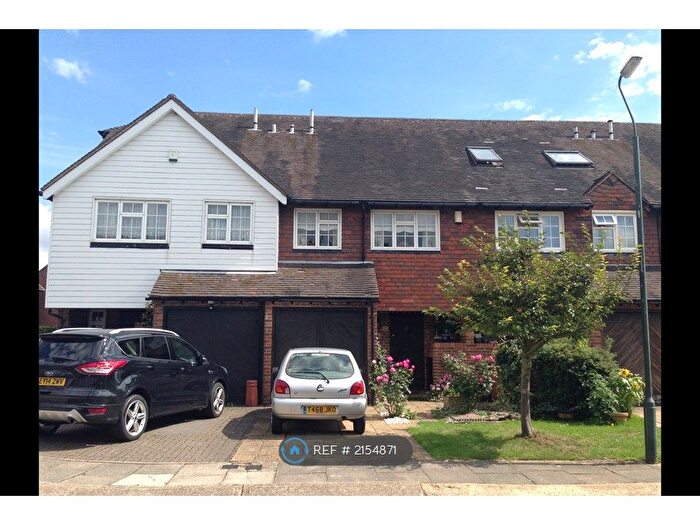 3 Bedroom Semi-Detached House To Rent In Cottage Field Close, Sidcup, DA14