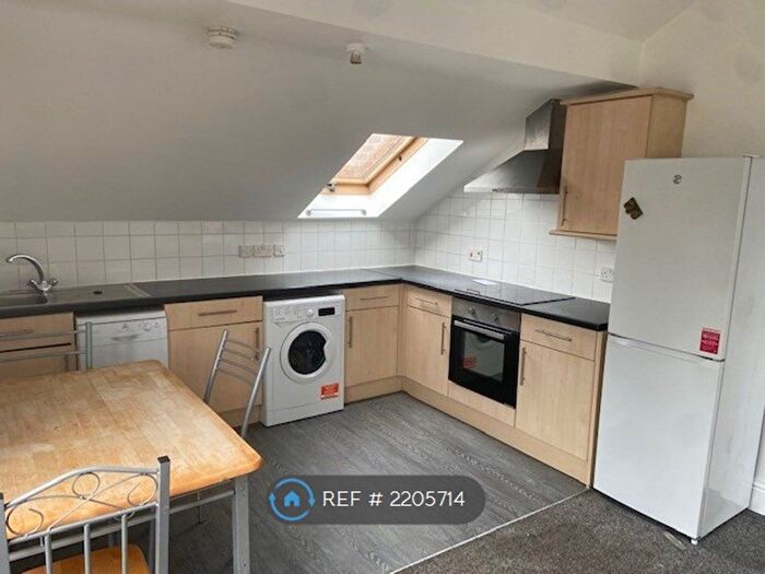 3 Bedroom Flat To Rent In Ladybarn Crescent, Manchester, M14