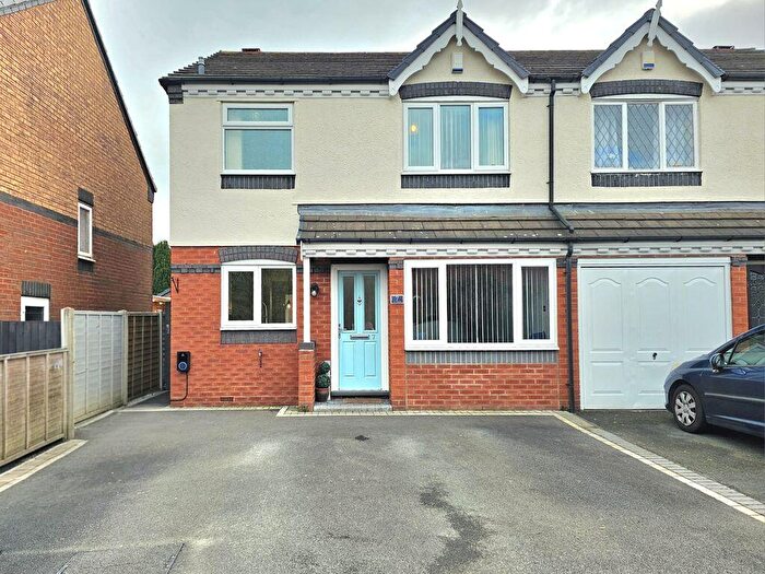 3 Bedroom Semi Detached House To Rent In The Square, Tipton, DY4