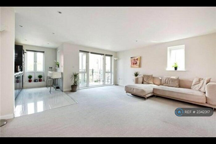 2 Bedroom Flat To Rent In St. Georges Way, London, SE15
