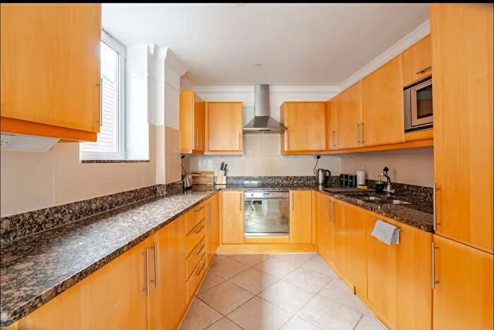 2 Bedroom Flat To Rent In Borough High Street, London, SE1