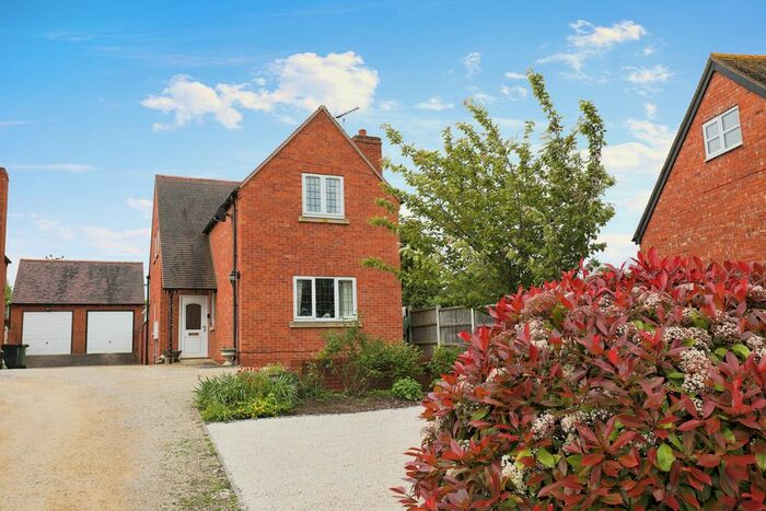 3 Bedroom Detached House For Sale In Pitchers Hill, Wickhamford, Evesham, WR11