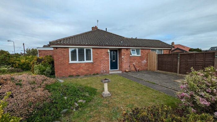 2 Bedroom Bungalow To Rent In Savon Hook, Formby, L37