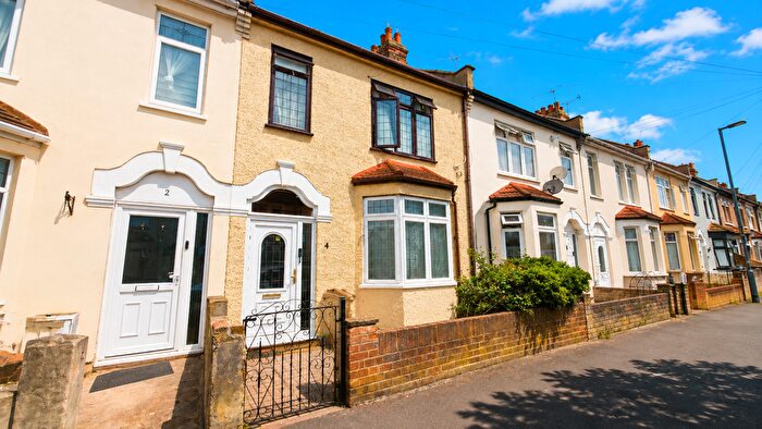 3 Bedroom Terraced House For Sale In Durham Road, Dagenham, RM10