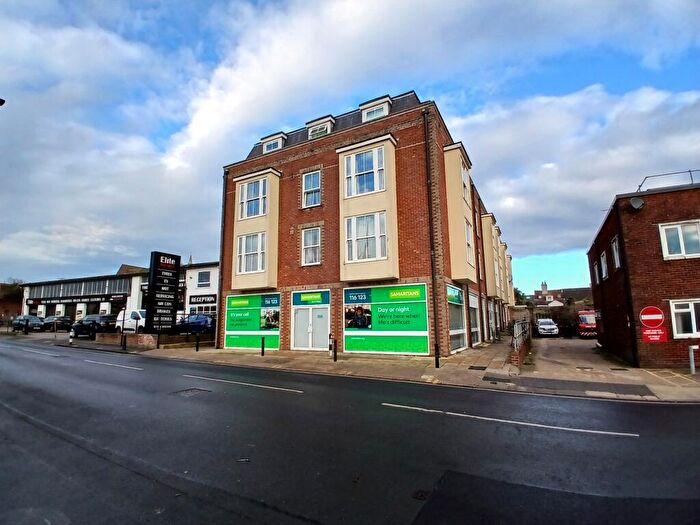 2 Bedroom Apartment To Rent In Market Place, South Street, Newport, PO30