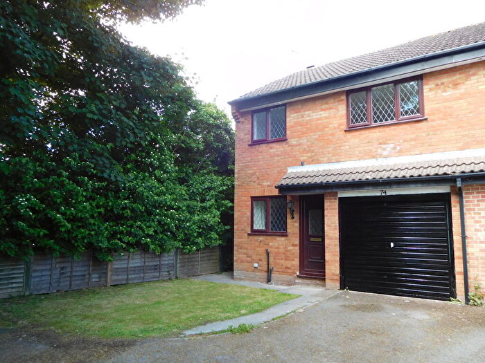 3 Bedroom Semi-Detached House To Rent In Slimbridge Close, Yate, BS37