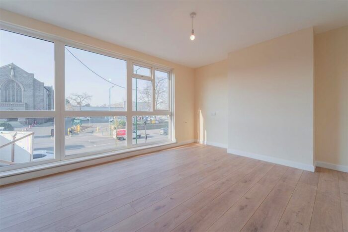 3 Bedroom Flat To Rent In Warwick Road, Acocks Green, Birmingham, B27