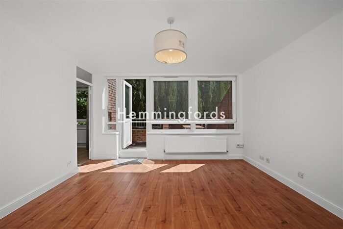 2 Bedroom Apartment To Rent In Reedham Close, Tottenham, N1