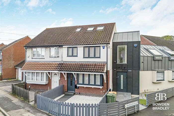 4 Bedroom Semi-Detached House For Sale In Allhallows Road, Beckton, E6