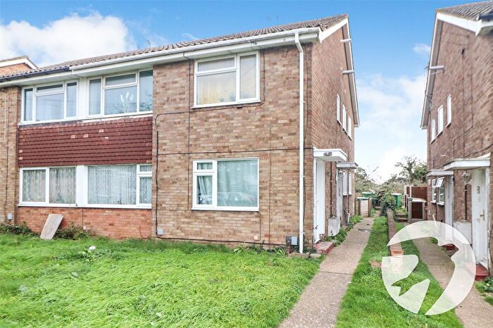 2 Bedroom Maisonette For Sale In Brompton Drive, Erith, Kent, DA8