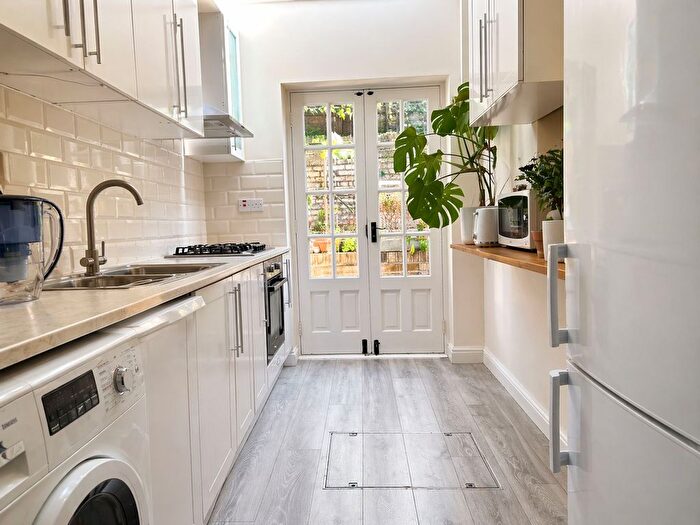 1 Bedroom Flat To Rent In Reporton Road, London, SW6