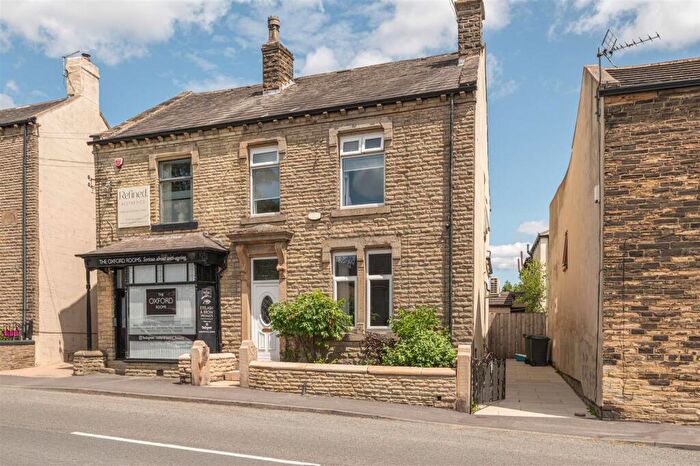 3 Bedroom Semi-Detached House For Sale In Oxford Road, Gomersal, BD19