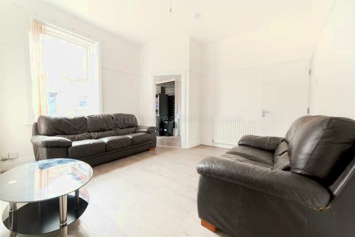 4 Bedroom Terraced House To Rent In £pppw - Cardigan Terrace, Heaton, NE6