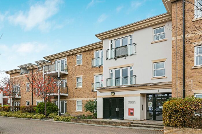 2 Bedroom Flat For Sale In Dyas Road, Sunbury-On-Thames, Surrey, TW16
