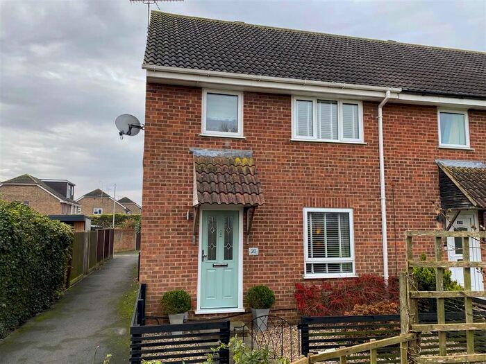 3 Bedroom End Of Terrace House To Rent In Trafalgar Close, Wouldham, Rochester ME1