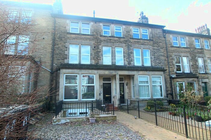 2 Bedroom Flat To Rent In Franklin Mount, Harrogate, North Yorkshire, HG1