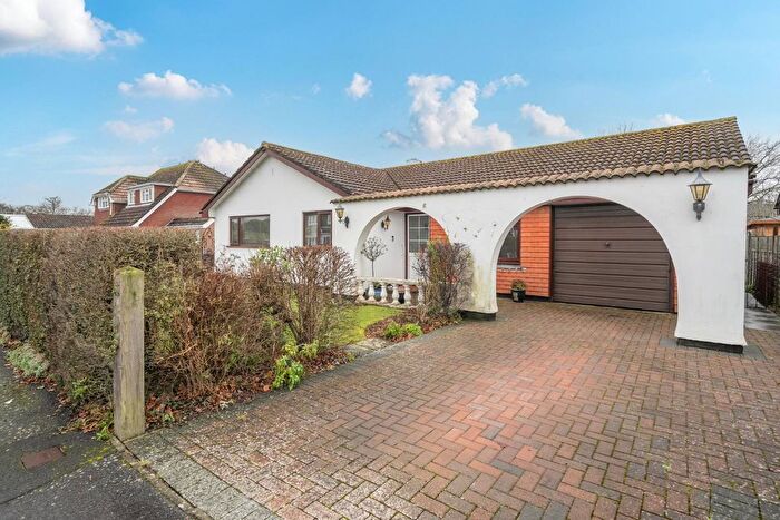3 Bedroom Bungalow For Sale In Queensway, Hayling Island, PO11