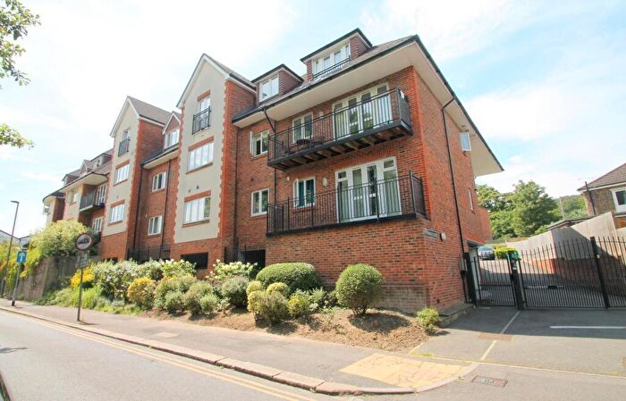 2 Bedroom Apartment To Rent In Bedroom First Floor Apartment In Redhill, RH1