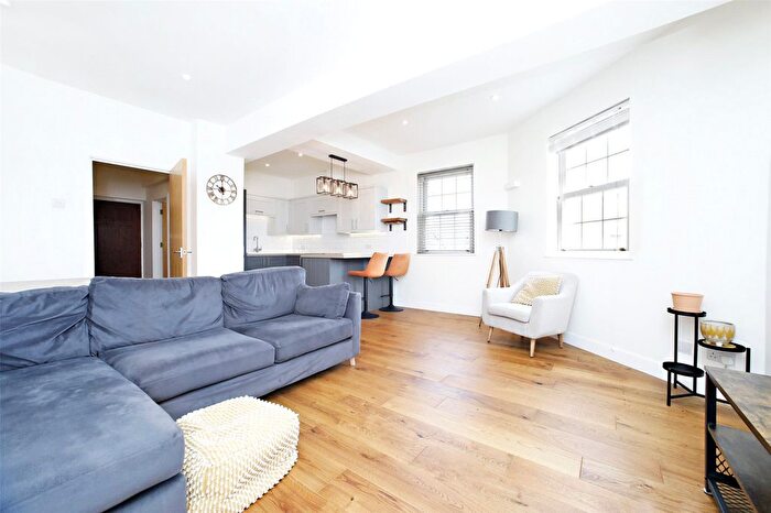 2 Bedroom Flat To Rent In Sophia Square, London, SE16