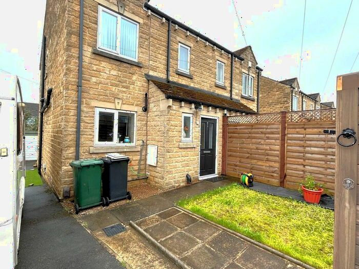3 Bedroom Semi-Detached House To Rent In Wibsey Park Avenue, BD6
