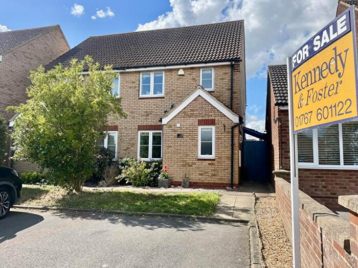 3 Bedroom Semi-Detached House For Sale In Carrs Gardens, Biggleswade, SG18