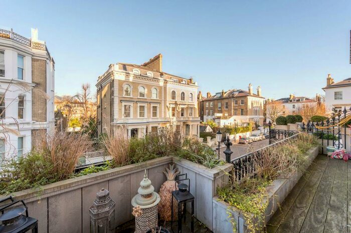3 Bedroom Flat To Rent In Redcliffe Square, Chelsea, London, SW10