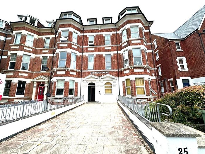 2 Bedroom Flat To Rent In Jevington Gardens, Eastbourne, BN21