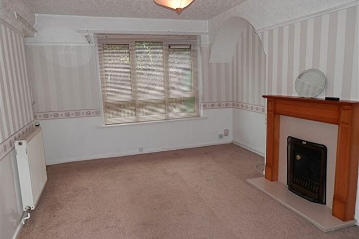 3 Bedroom Flat To Rent In Lakehouse Grove, Kings Norton, Birmingham, B38