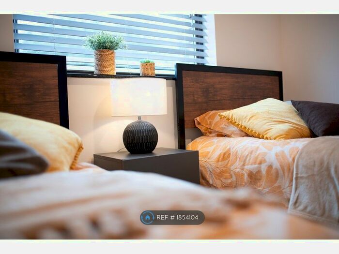 3 Bedroom Semi-Detached House To Rent In Hawthorn Avenue, Wigan, WN5