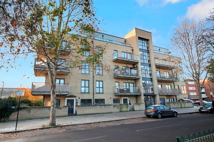 2 Bedroom Flat To Rent In Coopers Road, London, SE1