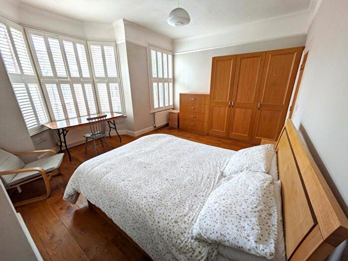 2 Bedroom End Of Terrace House To Rent In Battledean Road, N5