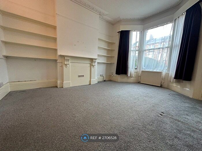1 Bedroom Flat To Rent In Georges Avenue, London, N7
