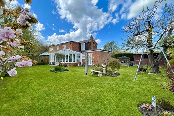 2 Bedroom Semi-Detached House For Sale In Leatherhead Road, Chessington, KT9