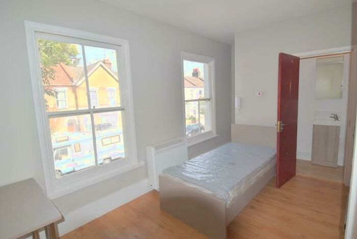 Studio To Rent In Tynemouth Rd, South Tottenham, N15