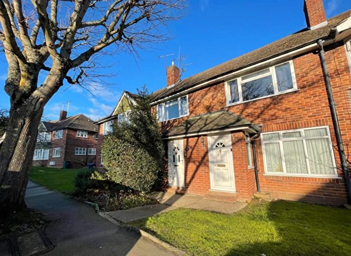 2 Bedroom Maisonette For Sale In Sterling Avenue, Edgware, Greater London, HA8