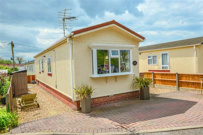 2 Bedroom Park Home For Sale In Braemar Park, Kirkby Green, Lincoln, LN4