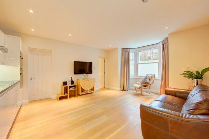 1 Bedroom Flat To Rent In Darlaston Road, London, SW19