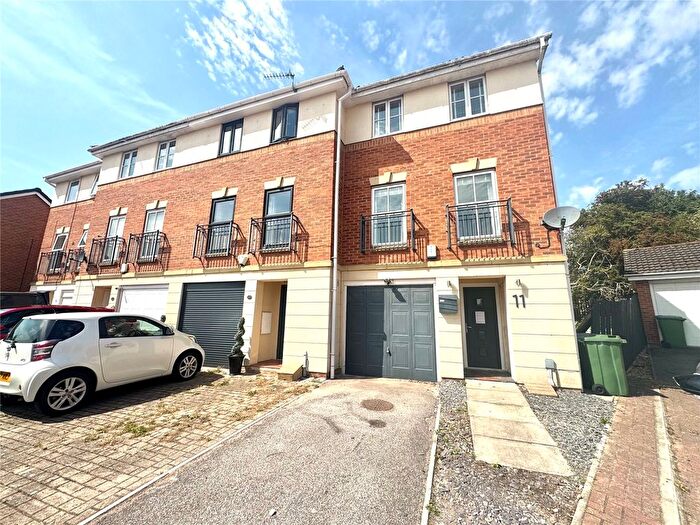 3 Bedroom End Of Terrace House For Sale In Mill View, Alverthorpe, Wakefield, West Yorkshire, WF2