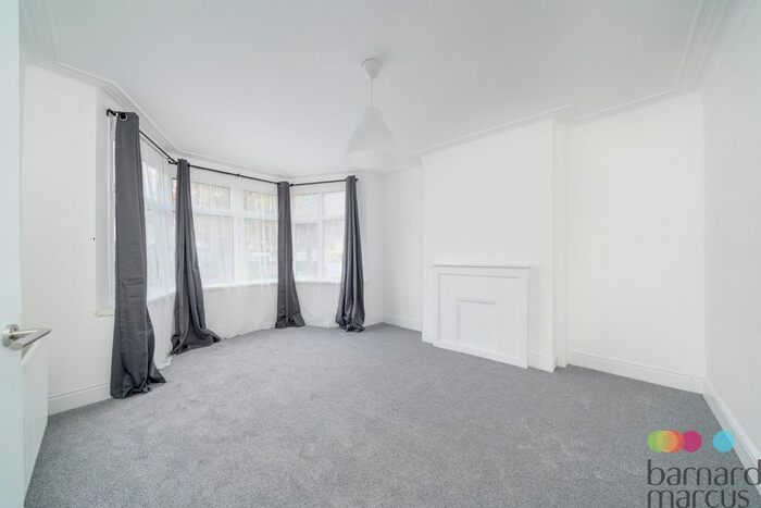 4 Bedroom Property To Rent In Mayfield Avenue, N12
