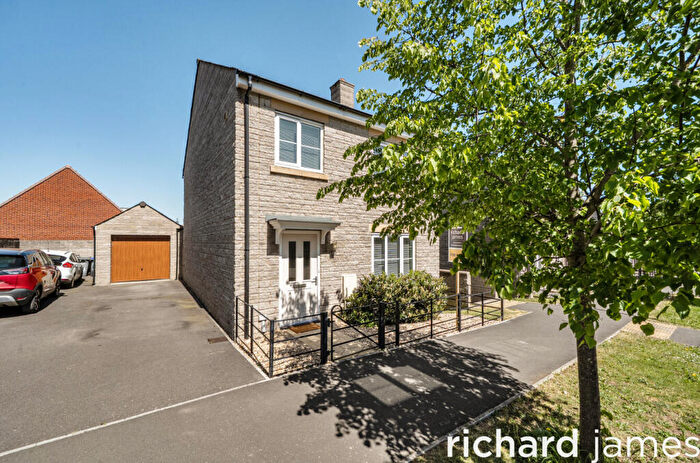 4 Bedroom Detached House For Sale In Cowleaze, Purton, SN5