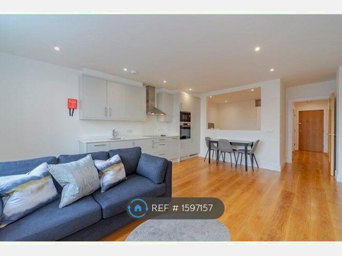 Studio To Rent In Park Avenue, Bushey, WD23