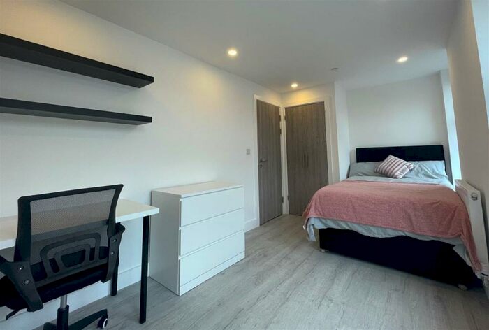 2 Bedroom Apartment To Rent In Richmond Road, Cardiff, CF24