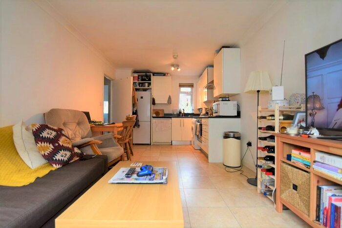 1 Bedroom Flat To Rent In Amhurst Road, Stoke Newington, N16