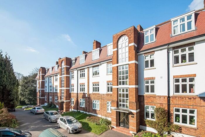 2 Bedroom Flat To Rent In Highland Road, Crystal Palace, London, SE19