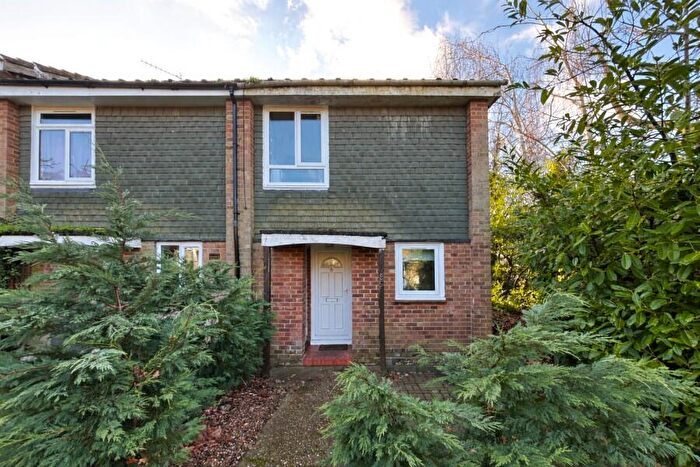 3 Bedroom End Of Terrace House To Rent In Knaphill, Woking, GU21
