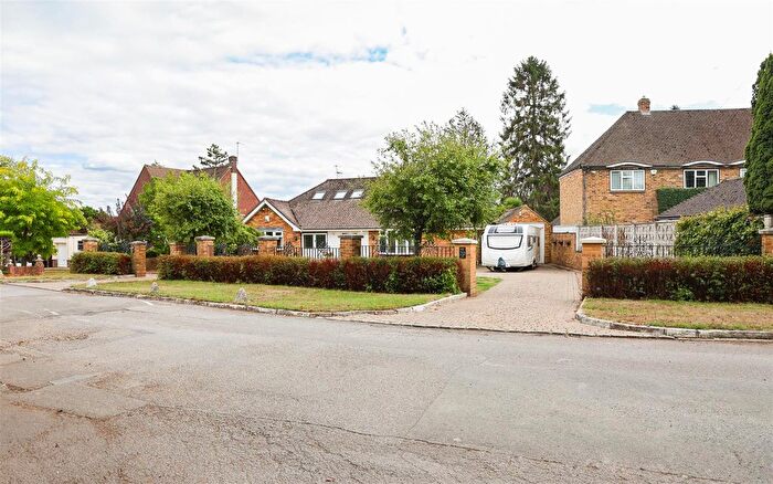 4 Bedroom Detached House For Sale In The Drive, Ickenham, UB10