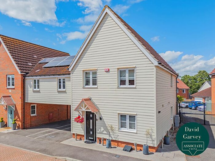 4 Bedroom End Of Terrace House For Sale In Whitworth Avenue, Romford, RM3